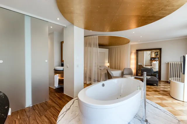 جناح رومانسي، Hotel des Balances 5/5