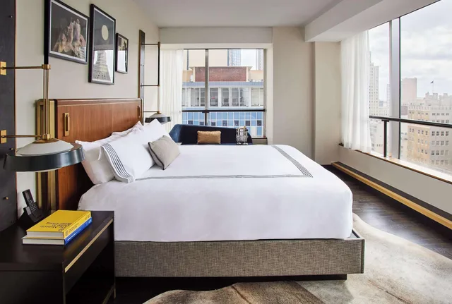 Deluxe, Suite, Corner, Thompson Dallas 1/3