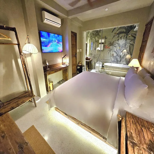 Vip, Queen Bed، Victory Hotel Hue 3/6