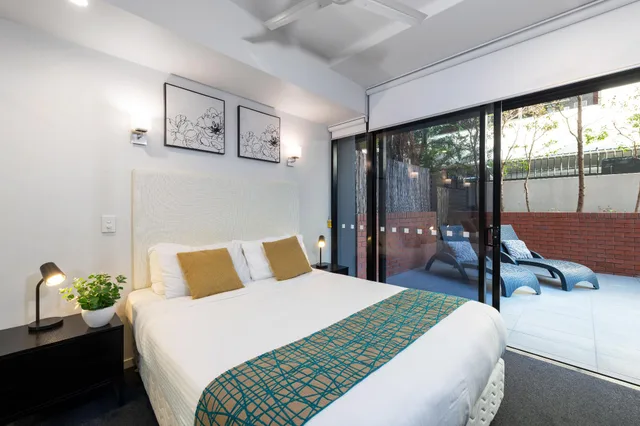 شقة بشرفة بغرفة نوم واحدة في الطابق الأرضي، Arena Apartments 1/1