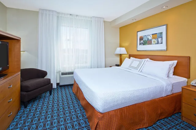 جناح تنفيذي بسرير كينج مع أريكة، Fairfield Inn Suites Chattanooga South East Ridge 1/5
