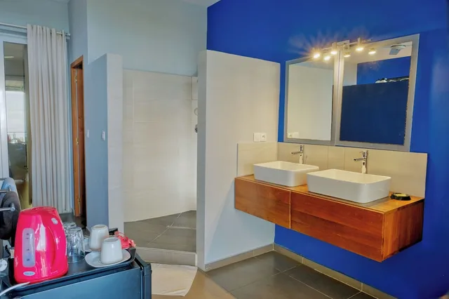 Connecting, Family, Twin Beds, Street View، Villa Les Orchidées 9/10