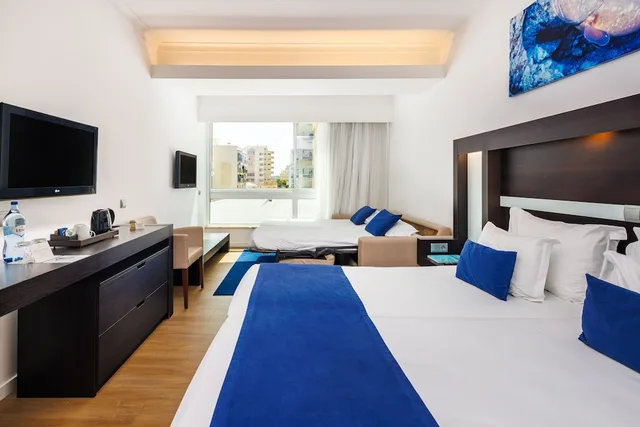 غرفة عائلية بسريرين منفصلين مع أريكة، Jupiter Algarve Hotel 5/8