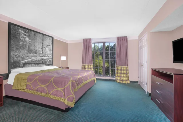 غرفة بسرير كينج للمدخنين، Super 8 By Wyndham Austell/Six Flags 1/10
