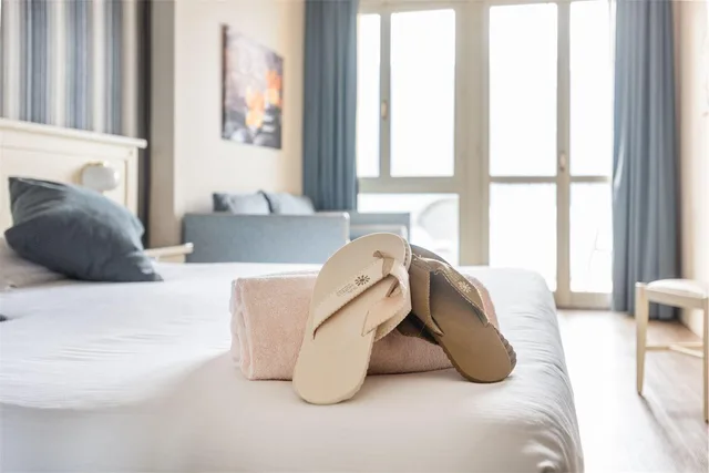 غرفة كومفورت رباعية بإطلالة على البحيرة، HOTEL SPLENDID PALACE 4/5