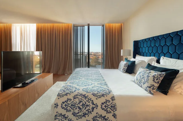 جناح رئاسي بسرير كينج، Boeira Garden Hotel Porto Gaia, Curio Collection by Hilton 1/7