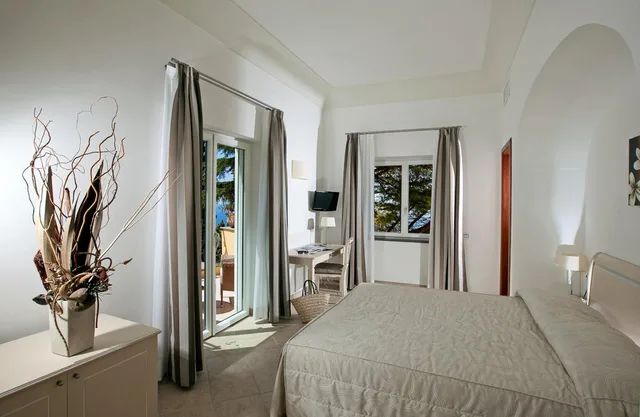 غرفة سوبيريور بسرير مزدوج بإطلالة على البحر، Villa Ceselle 4/10