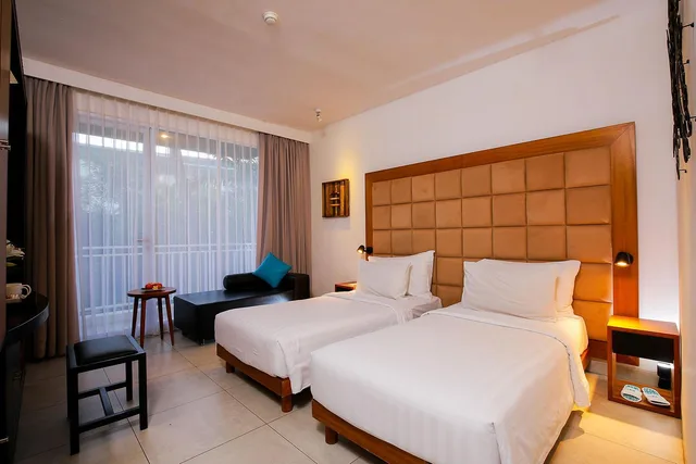 غرفة ديلوكس بسرير مزدوج بإطلالة على المسبح، THE 1O1 Bali Fontana Seminyak 4/9