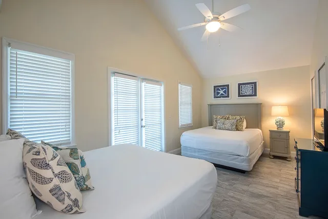 3 Bedrooms, Home, King Bed, 3 Queen Beds, with Pool، Hawks Cay Resort 2/3