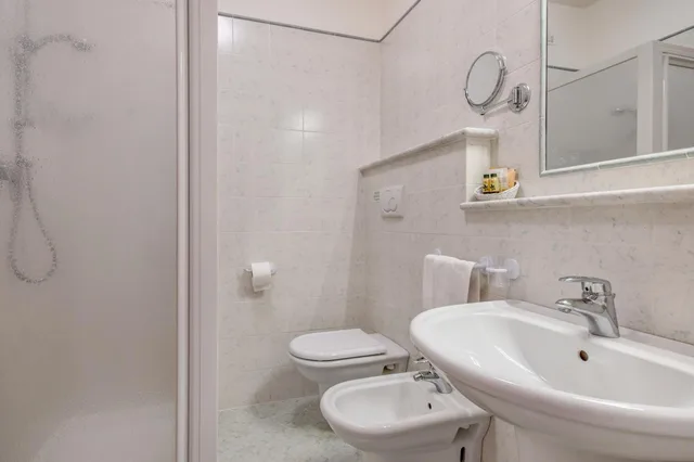 غرفة بسرير مزدوج بإطلالة على البحيرة، Hotel Du Lac 7/8