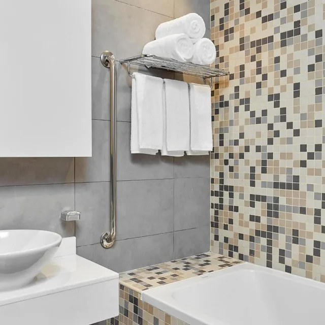 جناح بسرير كينج بإطلالة على البحر بغرفة نوم واحدة يُسمح فيها بالحيوانات الأليفة، Staybridge Suites Doha Lusail 8/10
