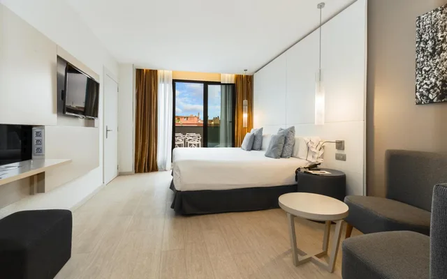 Room, King Bed, Terrace, Attic، Grums Barcelona Hotel 2/3