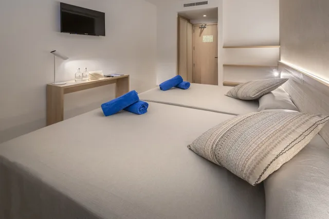 غرفة بريميوم عائلية بسرير مزدوج وسرير فردي، Hotel Alhambra 1/7