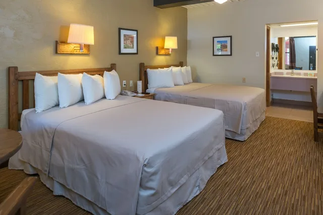 غرفة بسريرين كوين، Thunderbird Lodge 2/4