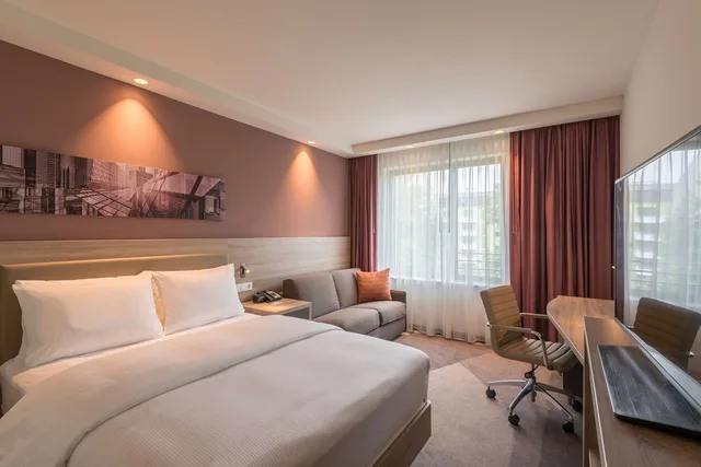 غرفة بسرير كوين مع أريكة، Hampton By Hilton Frankfurt City Centre East 3/10