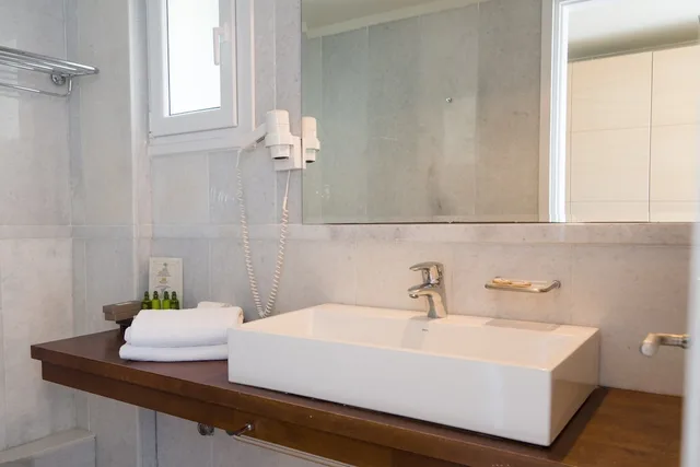 Maisonette, Jetted Tub، Antinea Suites and Spa 3/4