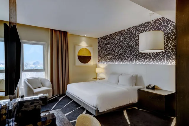 جناح بسريرين كوين بغرفتي نوم مع دخول الصالة، Radisson Blu Lagos Ikeja 1/2