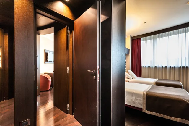 Premium, Twin Beds, Corner, Crowne Plaza Milan City 6/9