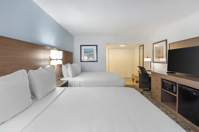 غرفة قياسية بسريرين كوين، Best Western Palm Beach Lakes 3/8