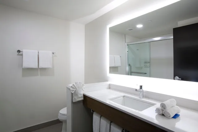 جناح بسريرين، Holiday Inn Express And Suites Edmonton Sw Windermere 2/2