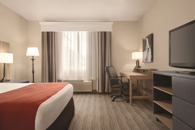 غرفة بسرير كوين، Country Inn & Suites By Radisson, Eagan, MN 2/2