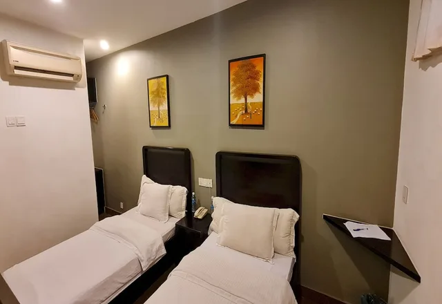 Superior, Suite, 1 Double and 1 Single Bed, Crossroads Hotel 1/2