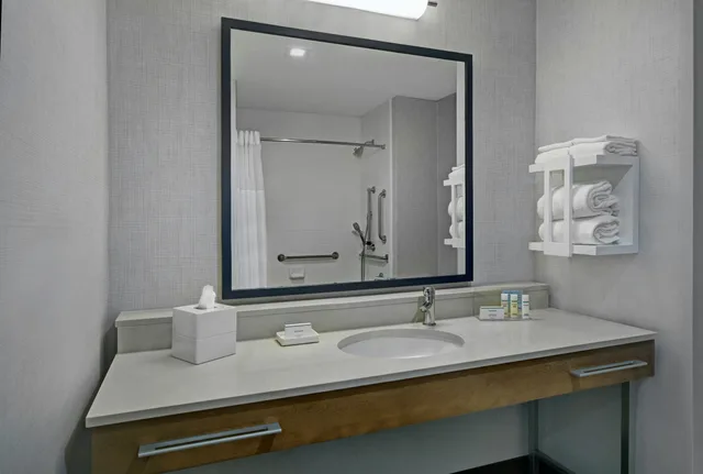 غرفة بسرير كينج، Hampton Inn Midland South 3/4