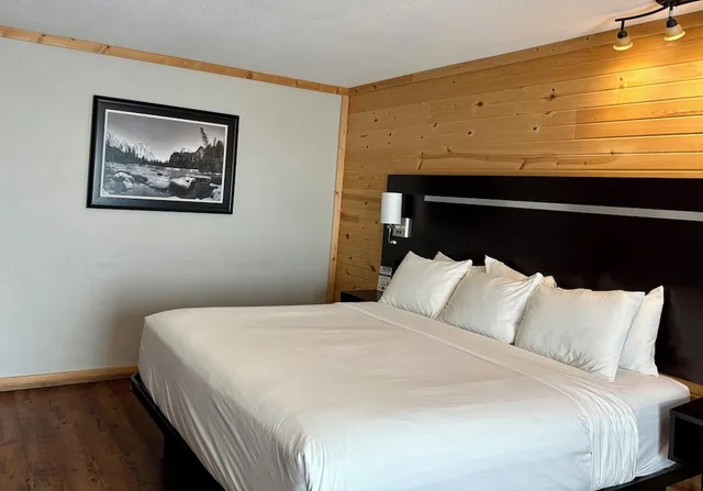 غرفة بسرير كينج مع أريكة، Americas Best Value Inn-Wall 2/10