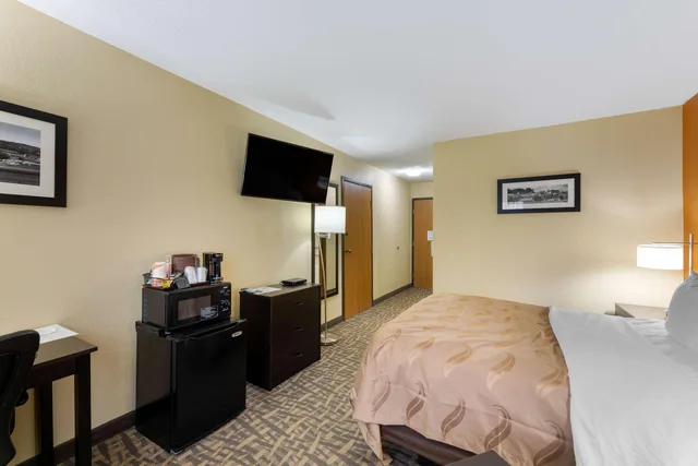 غرفة بسرير كوين، Quality Inn Wooster OH 4/7