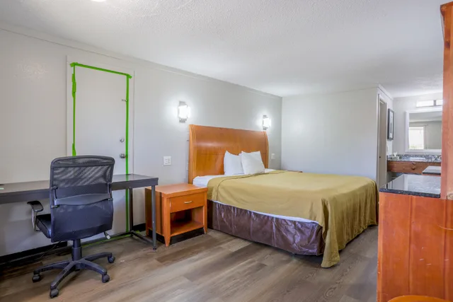 King Bed Non-Smoking, Cozy Garden Inn By OYO Hwy 40 Richmond 4/8