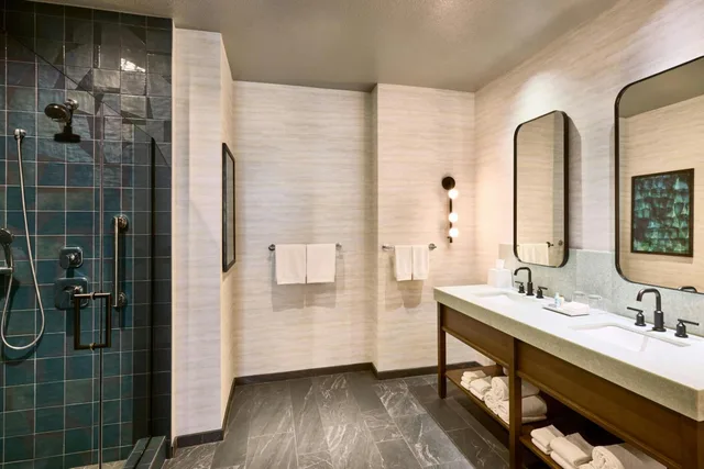 جناح كلوب بسرير كينج، Renaissance Phoenix Glendale Hotel And Spa 10/10