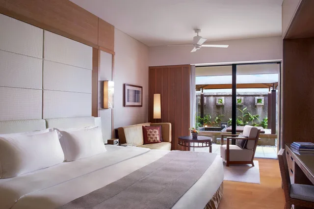 room, 2 double beds, pool access, ground floor، The Ritz Carlton Okinawa 4/9