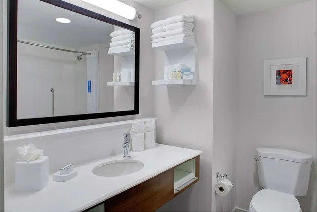 غرفة بسريرين كوين، Hampton Inn and Suites Manchester VT 2/2