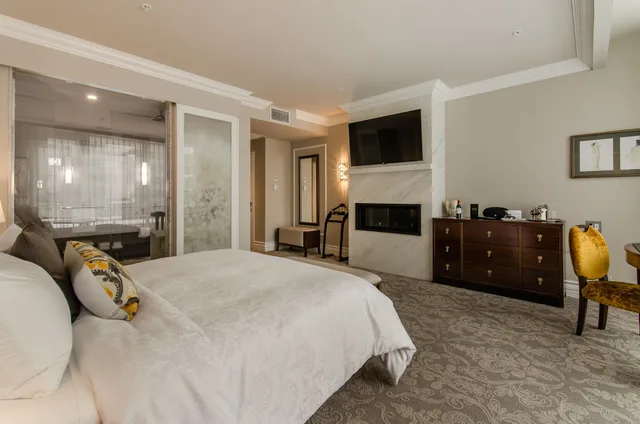 غرفة ديلوكس بسرير كينج بشرفة، Hotel Birks Montreal 2/10