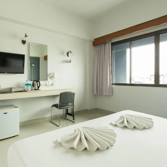 غرفة قياسية بسرير مزدوج أو سريرين منفصلين، City Hotel 2/9