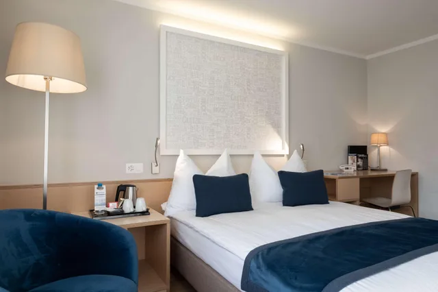 غرفة بسرير كوين، Hotel Spirgarten 1/2