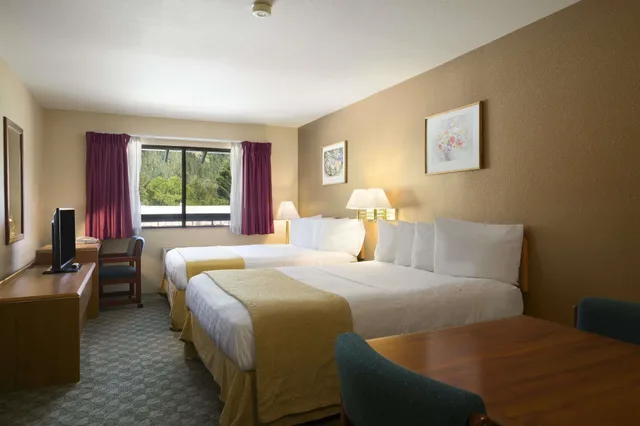 غرفة بسريرين كوين لذوي الإعاقة، Howard Johnson by Wyndham Leavenworth 2/6