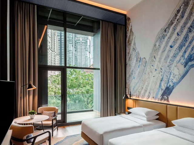 غرفة ديلوكس بسريرين منفصلين بشرفة، Hyatt Centric City Centre Kuala Lumpur 2/4