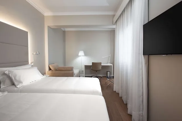 غرفة قياسية بثلاثة أسرّة مع سرير إضافي، Nh Las Palmas Playa Las Canteras 1/5