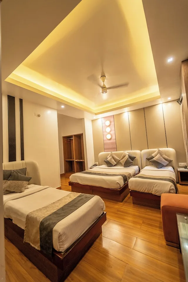 غرفة سوبيريور ثلاثية بسرير كوين وسرير فردي، AISHWARYA RESIDENCY 7/10