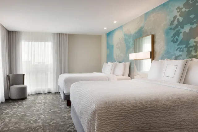 غرفة كبيرة بسريرين كوين مع أريكة، Courtyard By Marriott Boston Dedham/Westwood 1/3