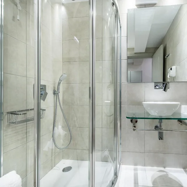 غرفة بسرير مزدوج بإطلالة على الجبل، Balcony Hotel 3/6