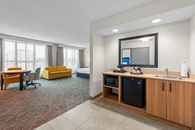 استوديو بسرير كينج مع أريكة لذوي الإعاقة، Hampton Inn & Suites National Harbor/Alexandria Area 4/6