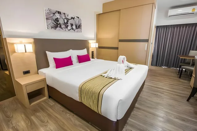 Deluxe, Pacific Park Hotel And Residence 1/1