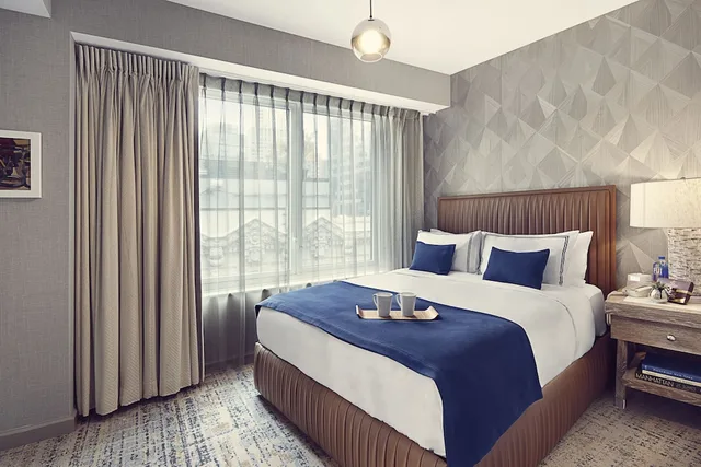 Petite Queen، Artezen Hotel 1/2
