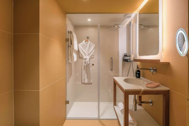 Premium, King Bed, Canopy by Hilton Cannes 7/7