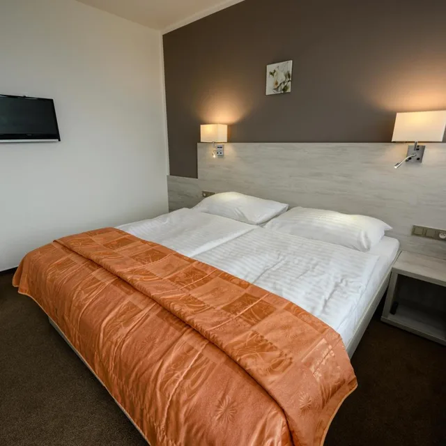 جناح، Hotel Vega Luhacovice 3/6