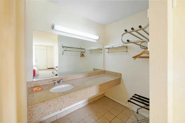 غرفة بسريرين كوين للمدخنين، OYO Hotel Doswell Kings Dominion 6/7