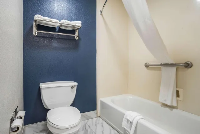 جناح بسرير كوين، Quality Suites Baton Rouge East - Denham Springs 10/10