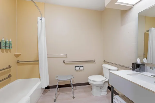 غرفة قياسية بسرير كوين لذوي الإعاقة، Best Western Forsyth - Decatur 5/7